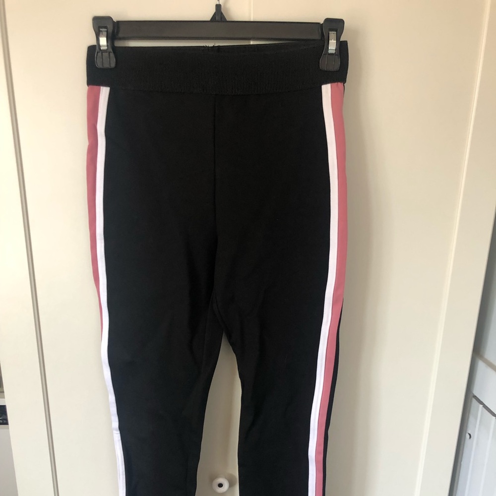 Leggings with pink and white stripe